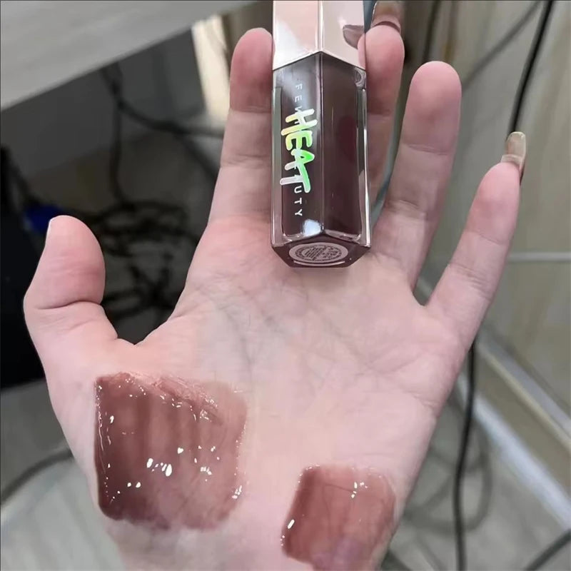 Brilho Labial Luxuoso Fenty Beauty com Efeito Água Fluente, Hidratante Duradouro, Cor de Alta Saturação e Brilho Intenso para Maquiagem