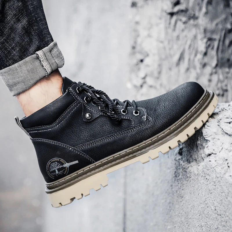Outono e inverno novas botas masculinas casuais de cano alto, botas curtas masculinas de sola grossa, botas Chelsea, sapatos de negócios elegantes e versáteis, sapatos de condução