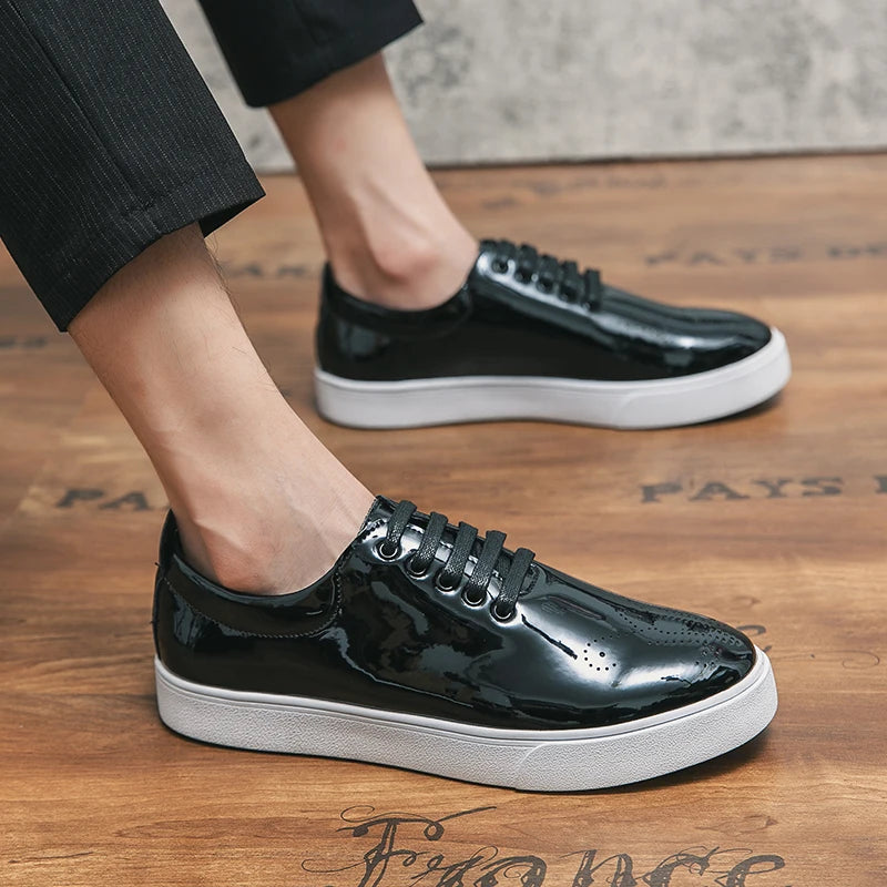 Sapatos casuais de couro envernizado, tênis com renda, sola verde, sapatos de couro designer de alta qualidade, primavera e outono