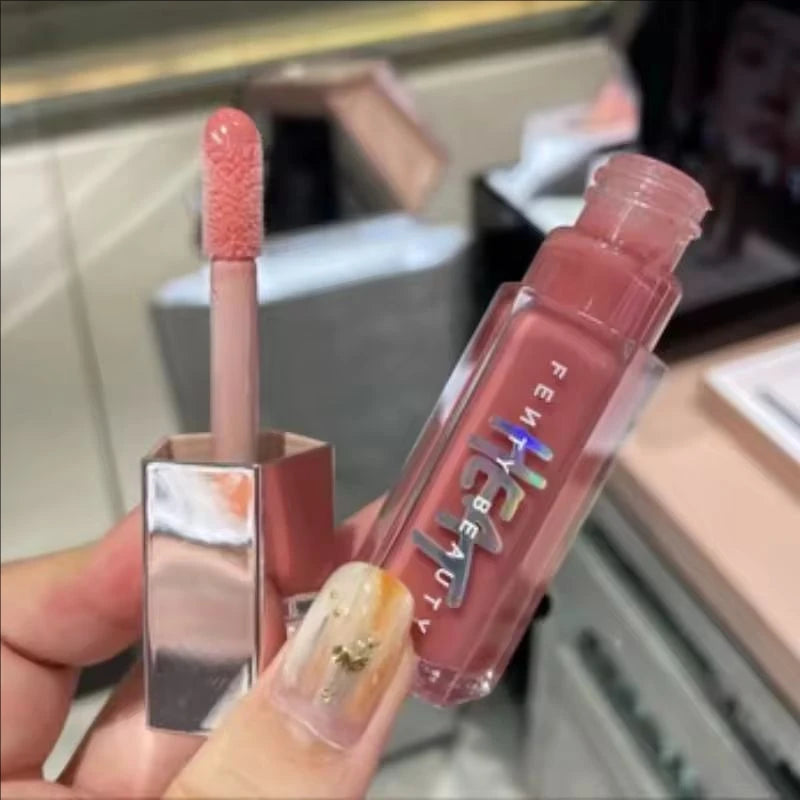 Brilho Labial Luxuoso Fenty Beauty com Efeito Água Fluente, Hidratante Duradouro, Cor de Alta Saturação e Brilho Intenso para Maquiagem