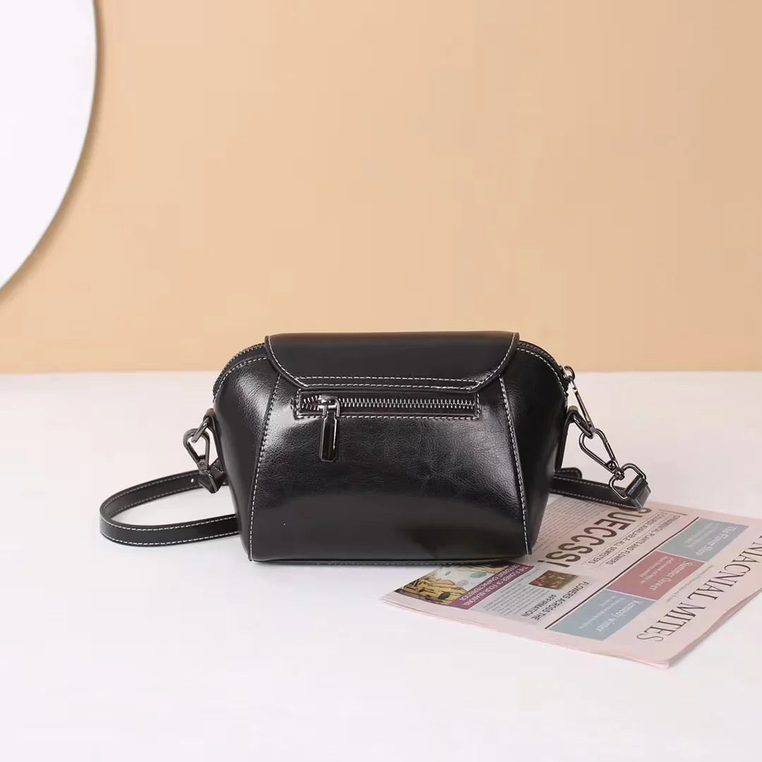 Bolsa transversal pequena de couro legítimo com acabamento em cera de óleo para mulher, bolsa fashion versátil em formato de concha, bolsa casual para celular.