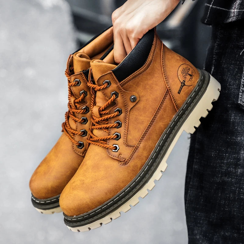 Outono e inverno novas botas masculinas casuais de cano alto, botas curtas masculinas de sola grossa, botas Chelsea, sapatos de negócios elegantes e versáteis, sapatos de condução